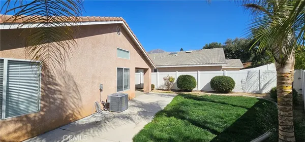 $2,800 | 7739 Somerset Lane, Highland, CA 92346