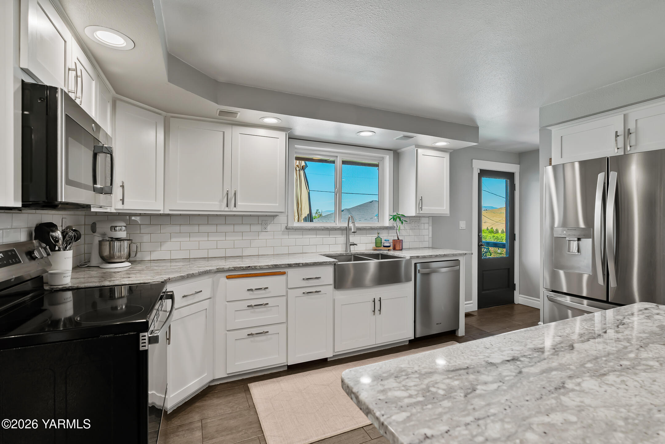 8104 Viewcrest Way Yakima, WA 98908 - Photo 9 of 35 Kitchen