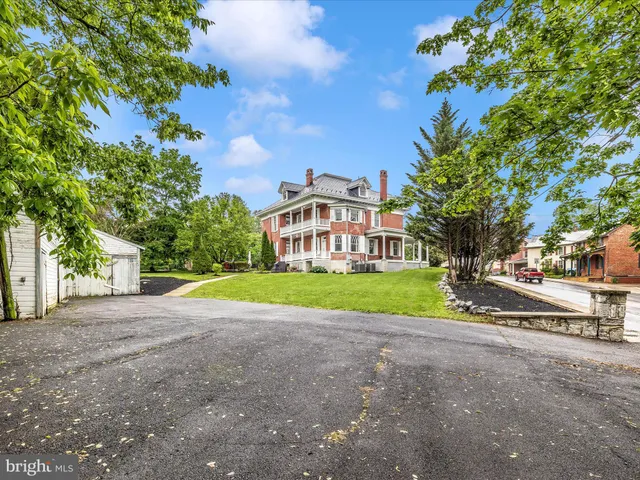$945,000 | 11 Linden Avenue, Mercersburg, PA 17236