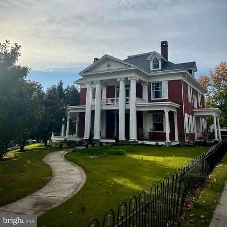 $845,000 | 11 Linden Avenue, Mercersburg, PA 17236