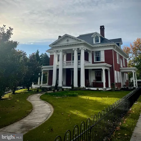 $945,000 | 11 Linden Avenue, Mercersburg, PA 17236