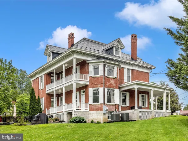 $845,000 | 11 Linden Avenue, Mercersburg, PA 17236