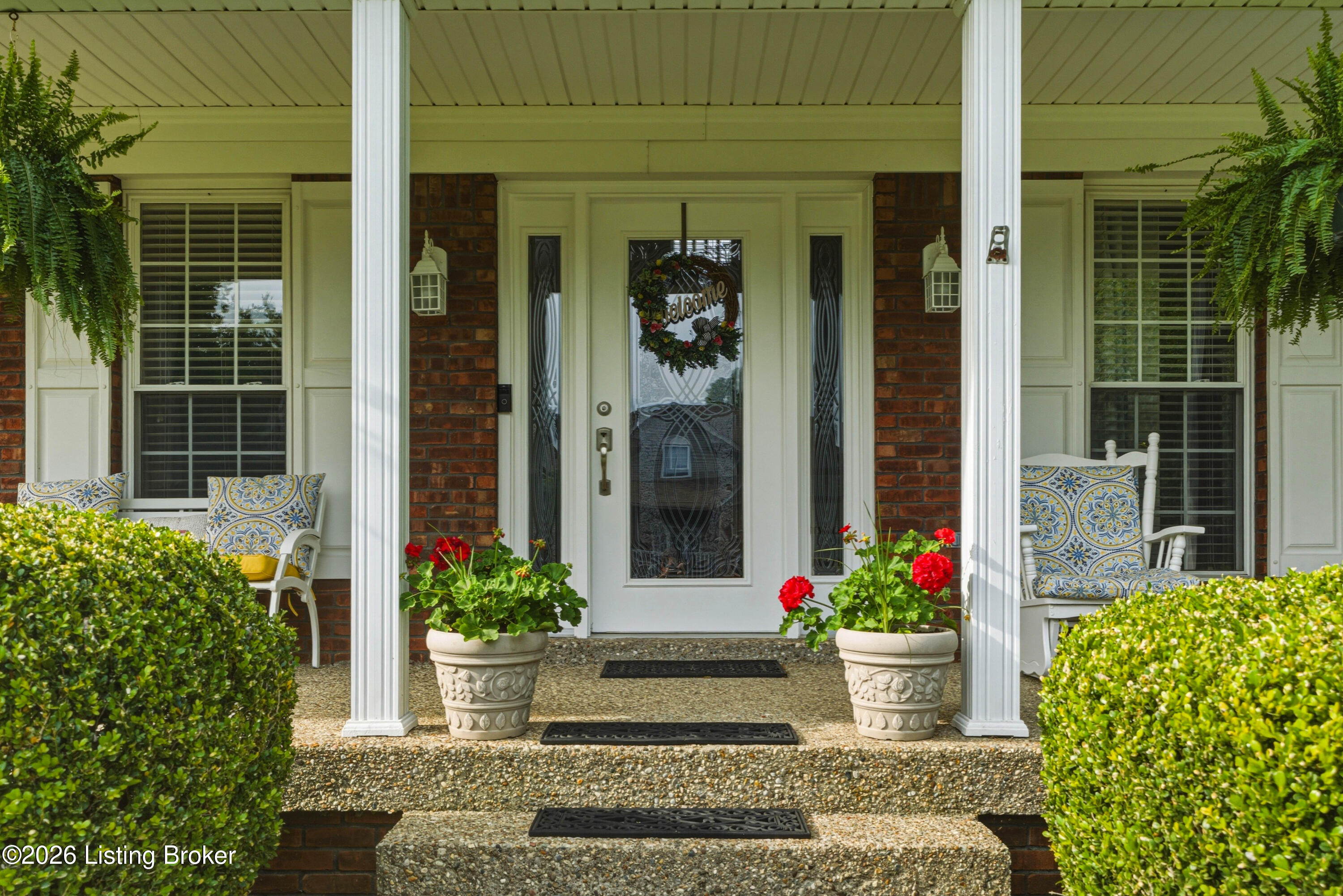 7210 Rambo Way Louisville, KY 40228 - Photo 3 of 30 Well maintained landscaping makes this property move in ready.