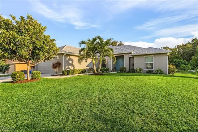 a view of house with garden