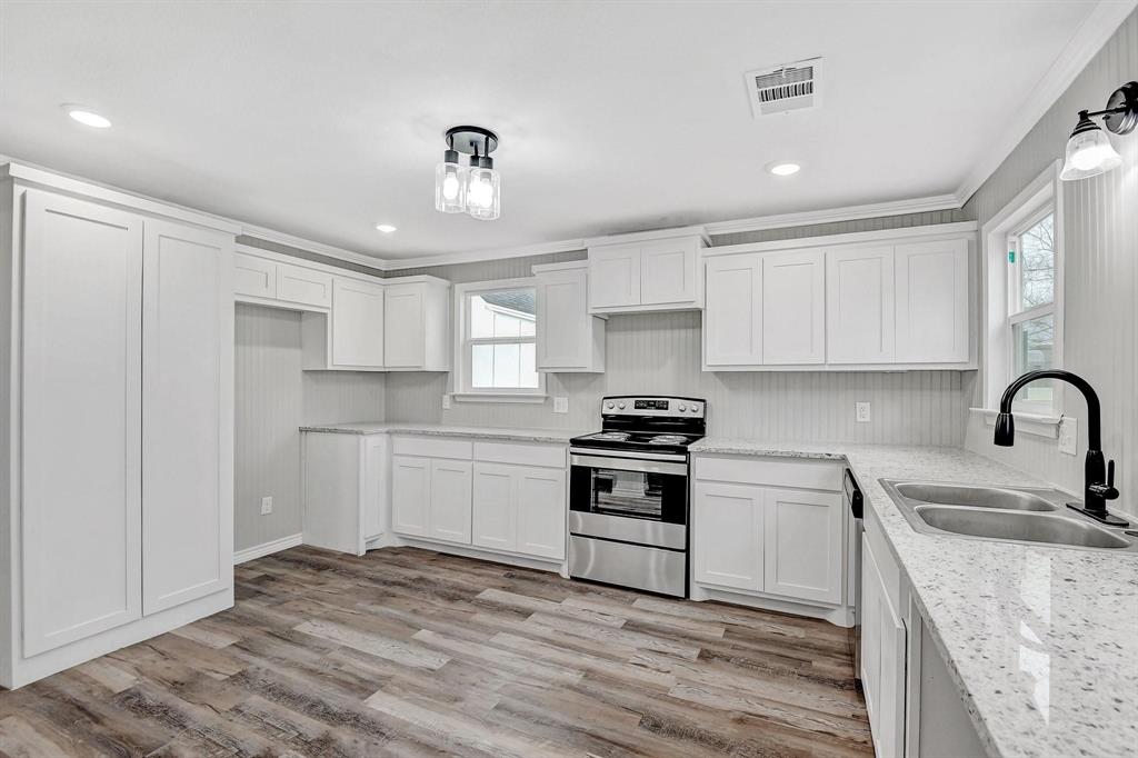 513 East Washington Street Denison, TX 75021 - Photo 4 of 18