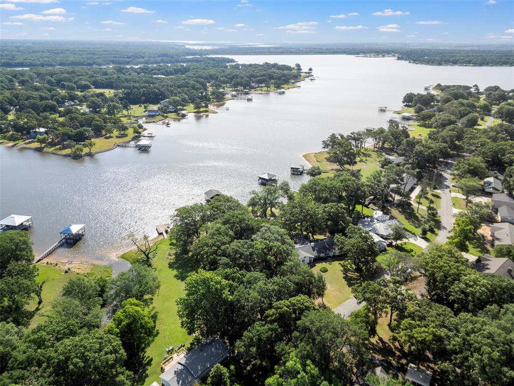 1805 Beavers Point Bonham, TX 75418 - Photo 2 of 39