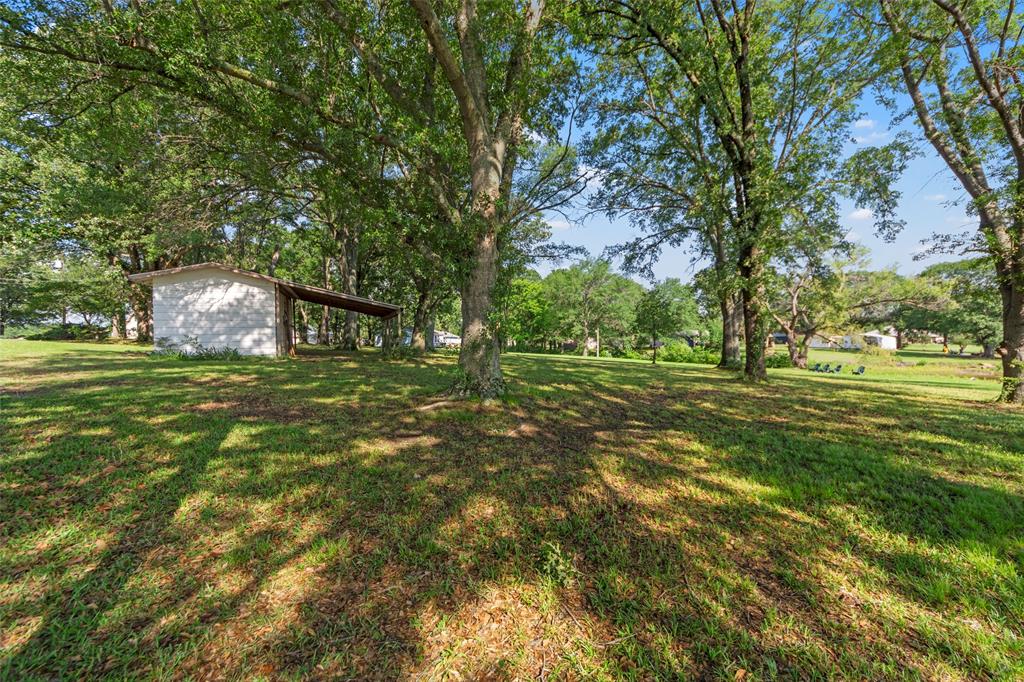 1805 Beavers Point Bonham, TX 75418 - Photo 37 of 39