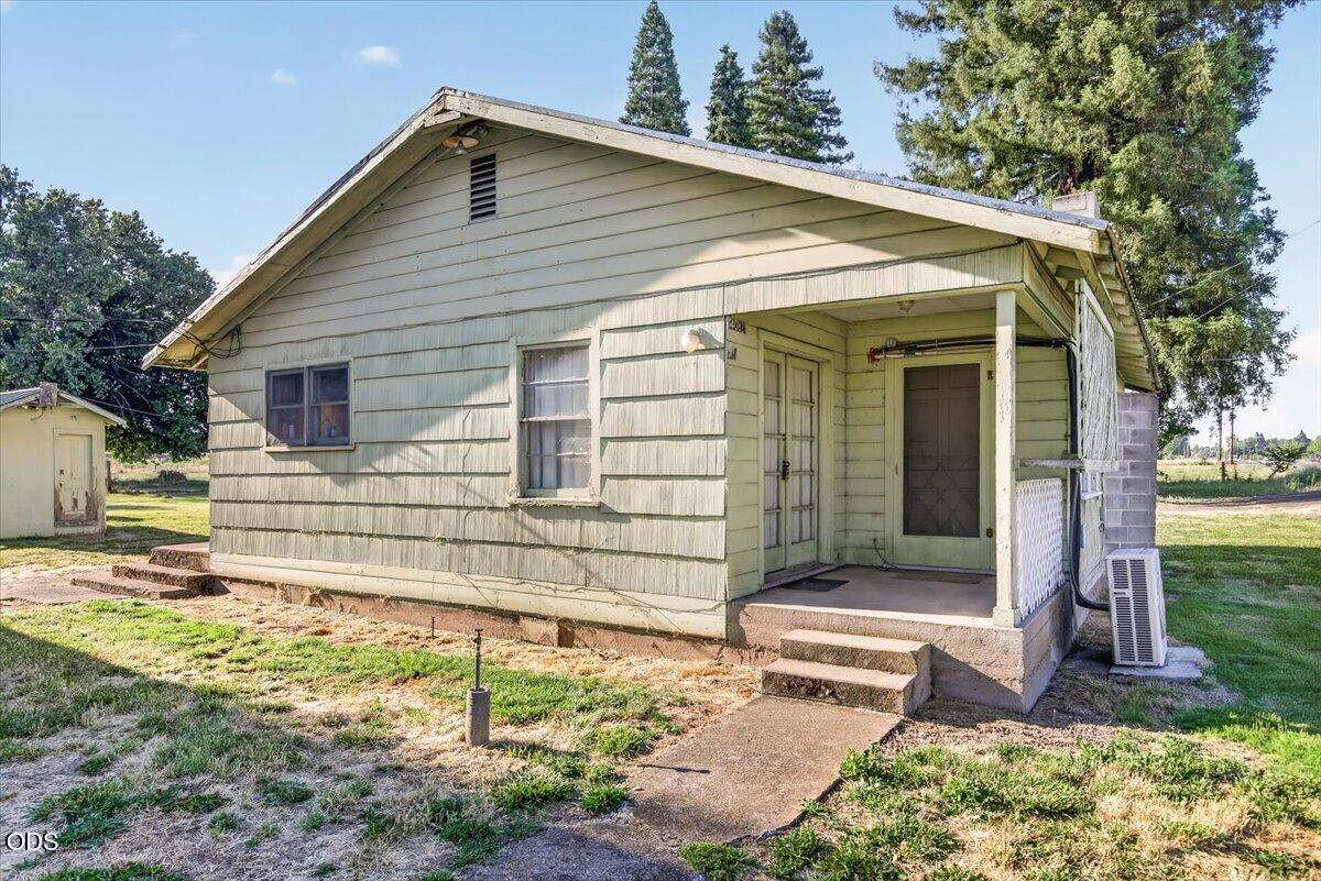 4082 Table Rock Road Central Point, OR 97502 - Photo 17 of 35