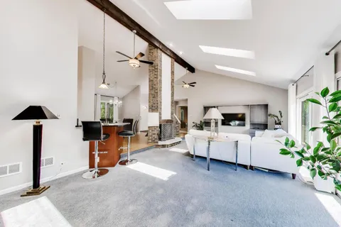 $675,000 | 611 West Whiting Lane, Arlington Heights, IL 60004