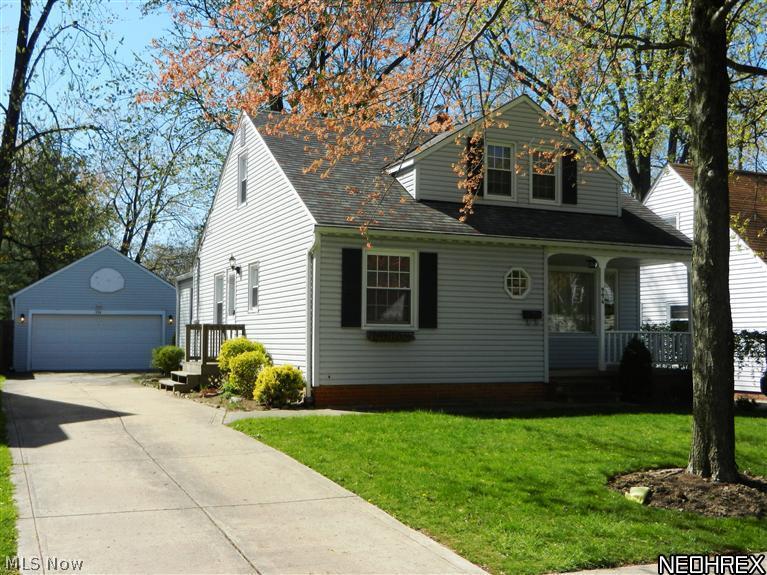 994 Glenside Avenue South Euclid, OH 44121 - Photo 2 of 17 FRONT DRIVE