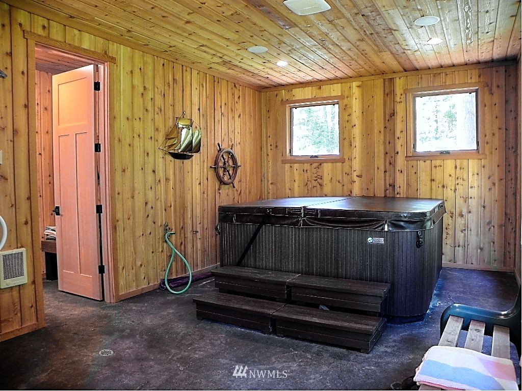 2492 East Grapeview Loop Road Grapeview, WA 98546 - Photo 13 of 25 Gallery Image 13