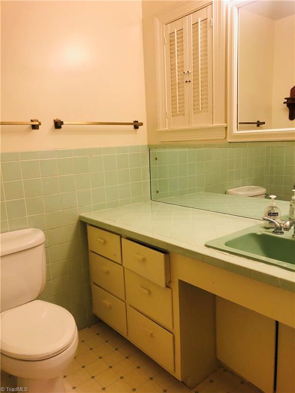 307 Robin Road Mount Airy, NC 27030 - Photo 4 of 21 Gallery Image 4