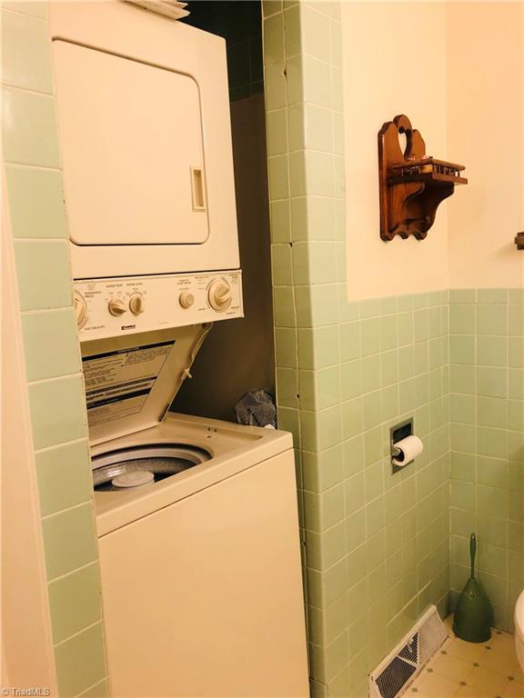 307 Robin Road Mount Airy, NC 27030 - Photo 5 of 21 Gallery Image 5