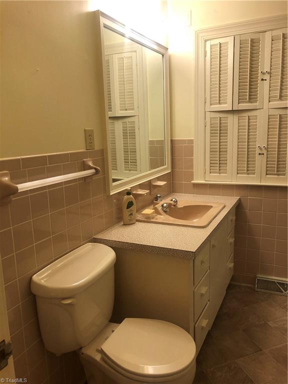 307 Robin Road Mount Airy, NC 27030 - Photo 8 of 21 Gallery Image 8