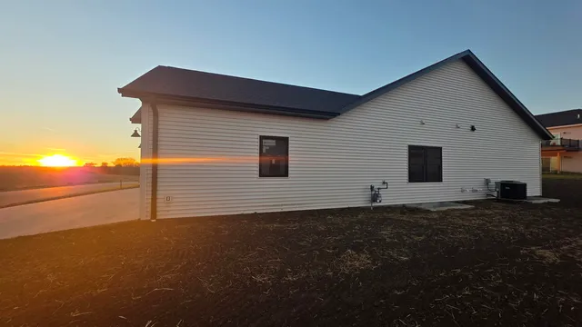 $450,000 | 325 Model, Cuba City, WI 53807