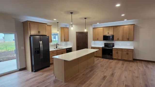 $450,000 | 325 Model, Cuba City, WI 53807