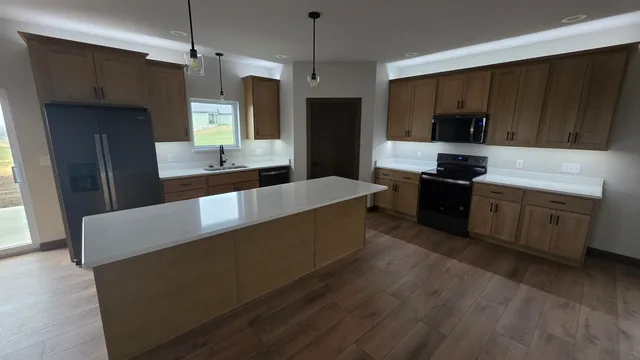 $450,000 | 325 Model, Cuba City, WI 53807