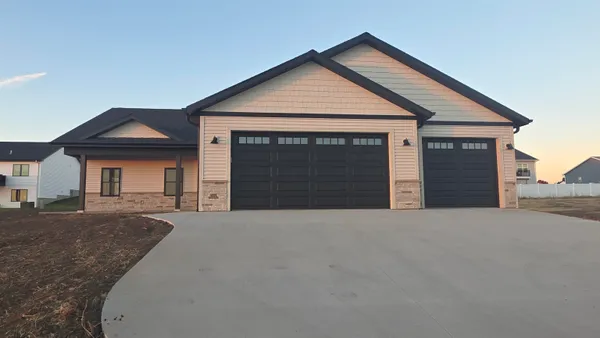 $445,000 | 325 Model, Cuba City, WI 53807