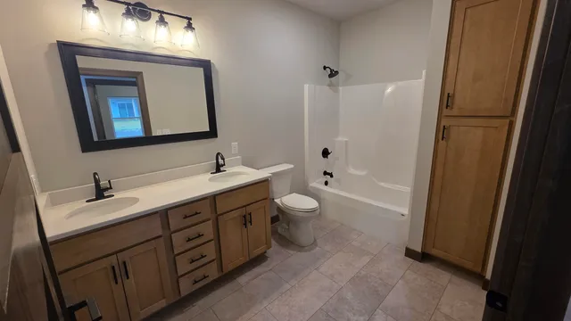 $450,000 | 325 Model, Cuba City, WI 53807