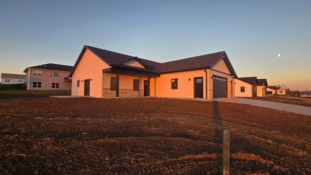 $450,000 | 325 Model, Cuba City, WI 53807