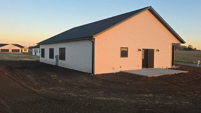 $450,000 | 325 Model, Cuba City, WI 53807