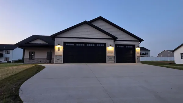 $439,999 | 325 Model, Cuba City, WI 53807