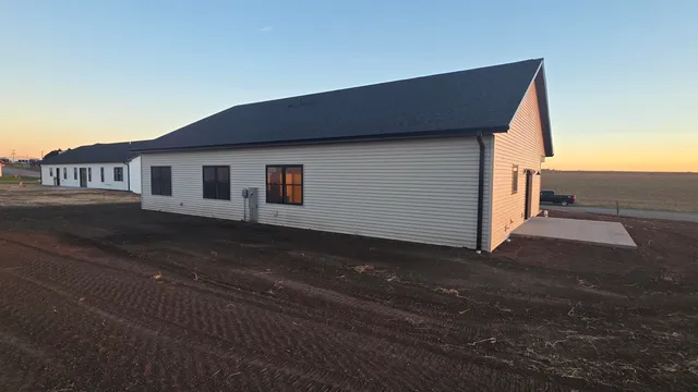 $450,000 | 325 Model, Cuba City, WI 53807