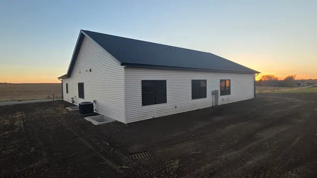 $450,000 | 325 Model, Cuba City, WI 53807