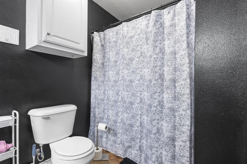 202 Spring Valley Queen City, TX 75572 - Photo 16 of 35 Full bathroom featuring a shower with curtain and toilet