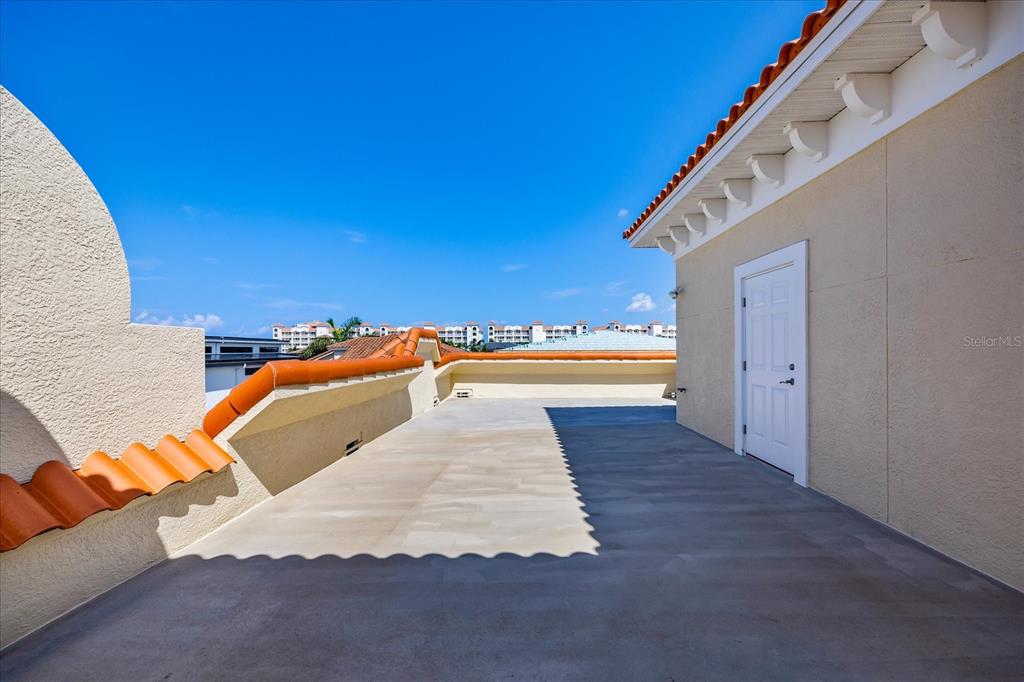 136 175th Avenue East Redington Shores, FL 33708 - Photo 33 of 40 a view of a ocean from a balcony