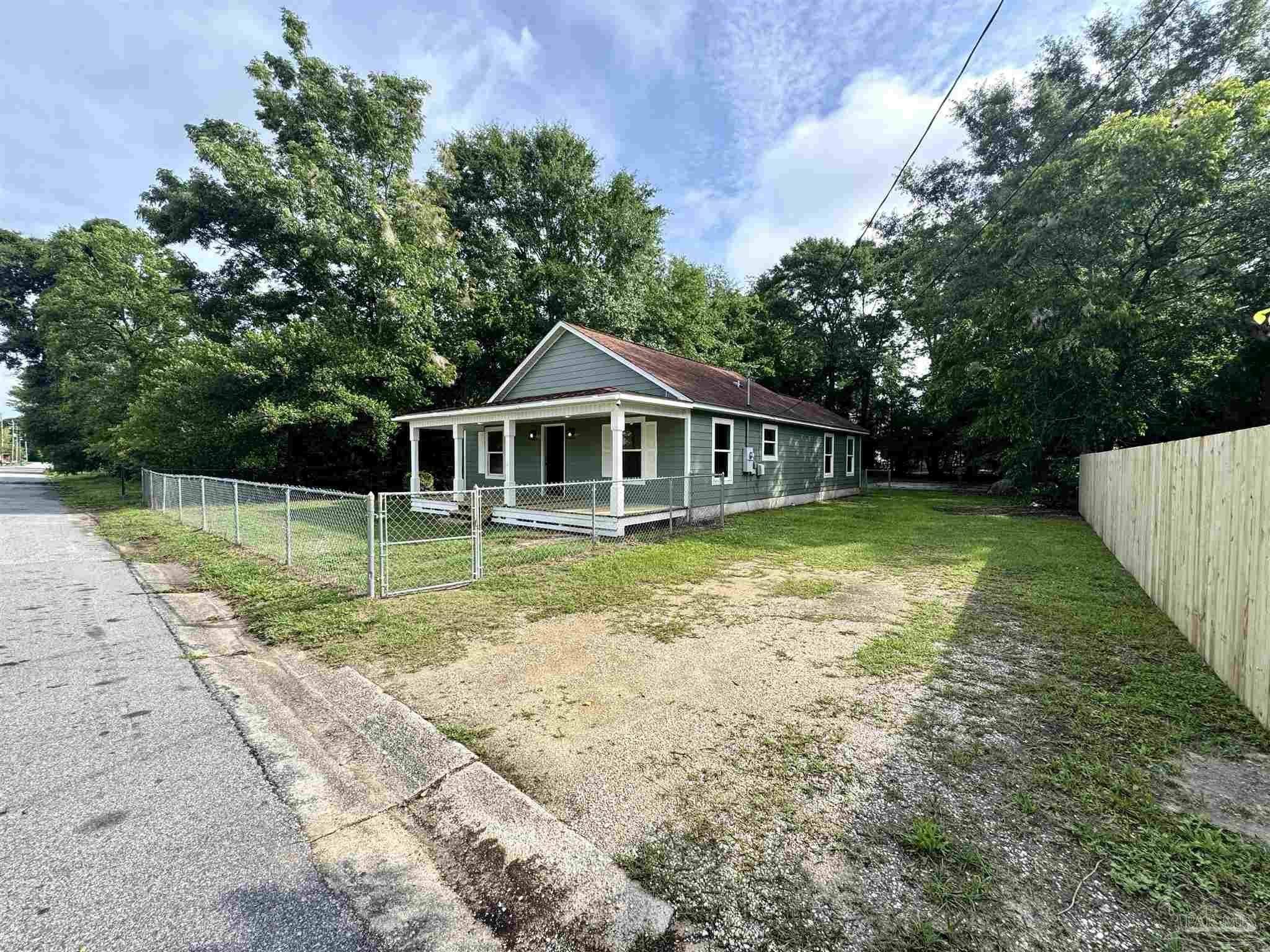 424 Front Street Century, FL 32535 - Photo 10 of 48