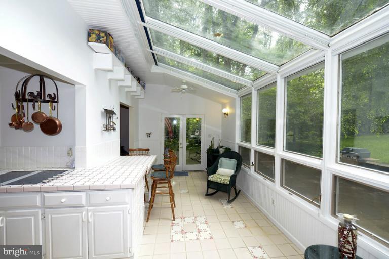 808 Towlston Road McLean, VA 22102 - Photo 1 of 13 Kitchen