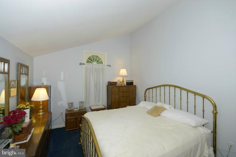 808 Towlston Road McLean, VA 22102 - Photo 3 of 13 Bedroom (Master)