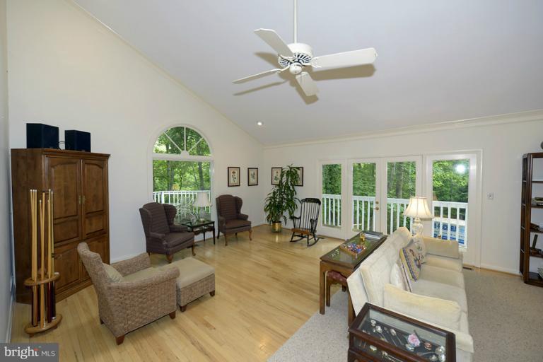 808 Towlston Road McLean, VA 22102 - Photo 4 of 13 Living Room