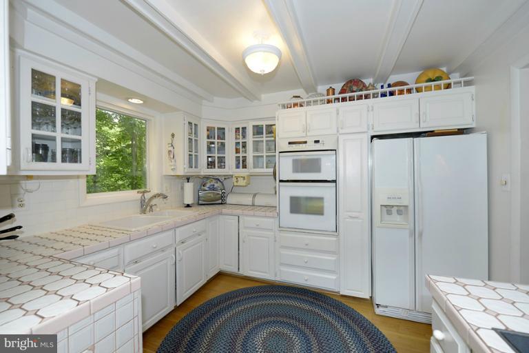 808 Towlston Road McLean, VA 22102 - Photo 5 of 13 Kitchen