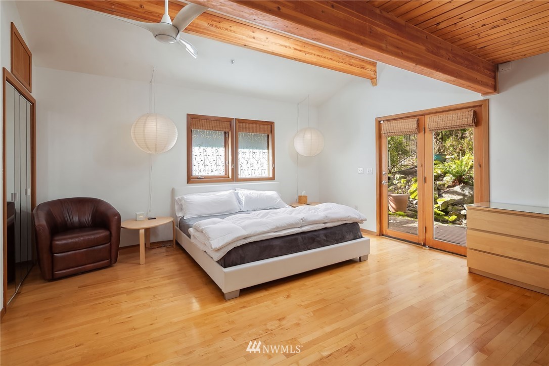 9246 Southwest Summerhurst Road Vashon, WA 98070 - Photo 14 of 38 Gallery Image 14