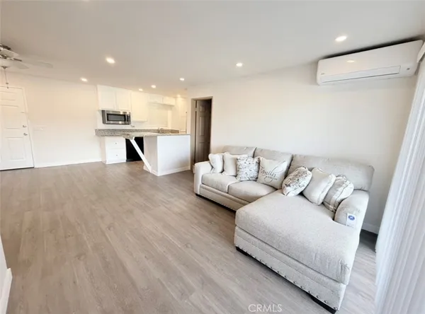$485,000 | 2507 East 15th Street, Unit 213, Long Beach, CA 90804