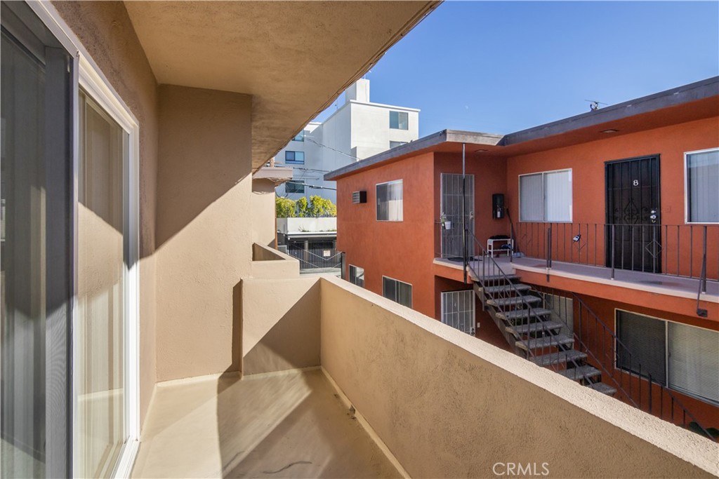 3662 Keystone Avenue, Unit 7 Los Angeles, CA 90034 - Photo 12 of 14 a house view with a outdoor space