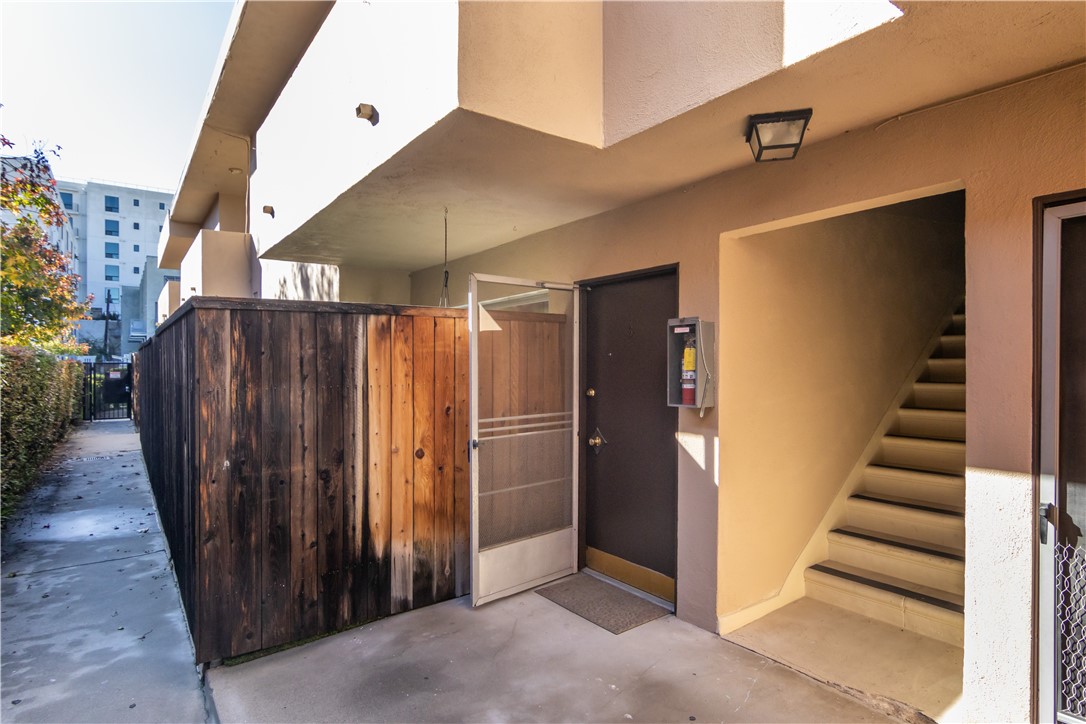 3662 Keystone Avenue, Unit 7 Los Angeles, CA 90034 - Photo 2 of 14 a view of a back yard with wooden walls