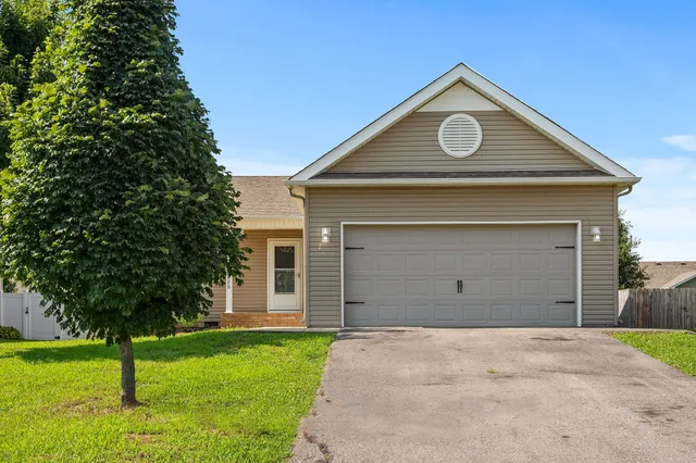 $1,700 | 1820 Emily Lane, Columbia, TN 38401