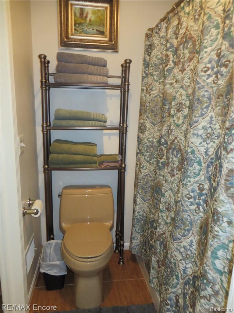 8440 Ranch Estates Road Clarkston, MI 48348 - Photo 31 of 49 Jack & Jill Bath