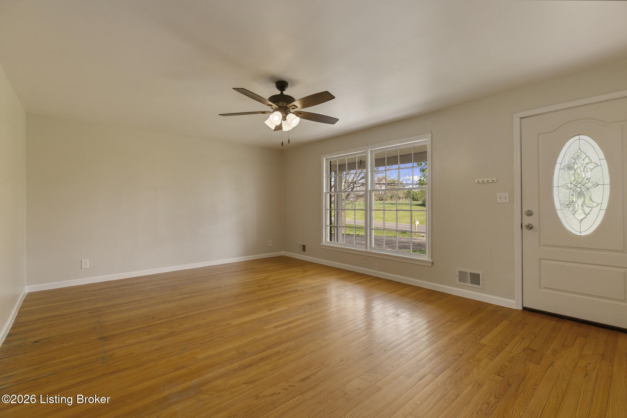 6210 Smithfield Road Smithfield, KY 40068 - Photo 10 of 42 Living room