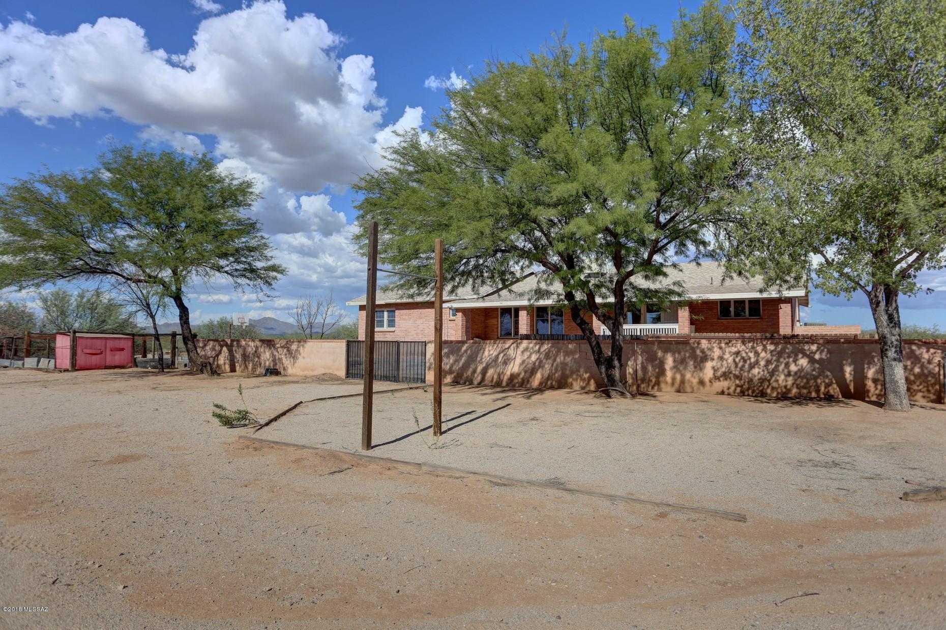 5851 South Avra Road Tucson, AZ 85735 - Photo 39 of 46 a view of a car park