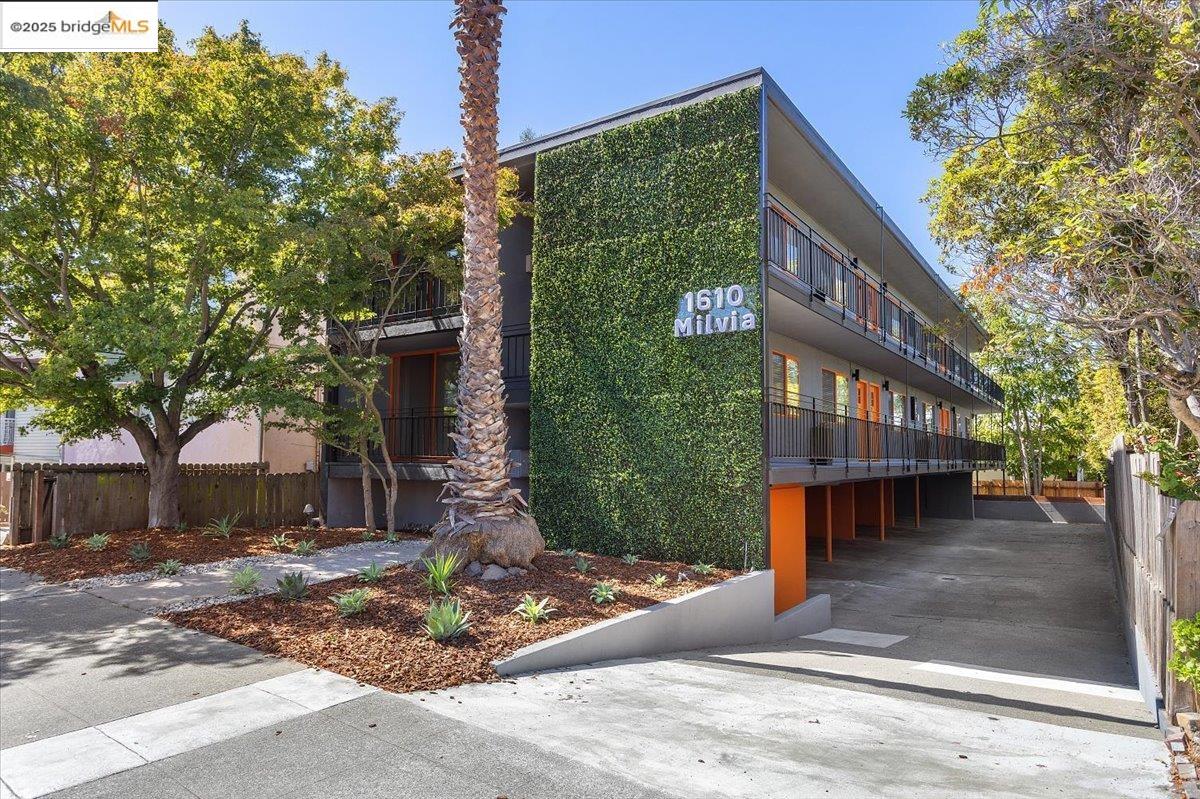 1610 Milvia Street Berkeley, CA 94709 - Photo 15 of 24 a view of a building with a street