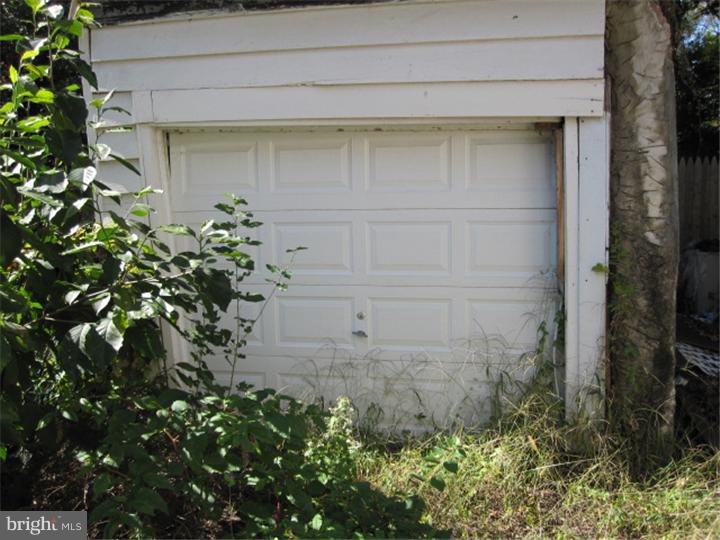 830 Rundale Avenue Lansdowne, PA 19050 - Photo 3 of 15 Garage