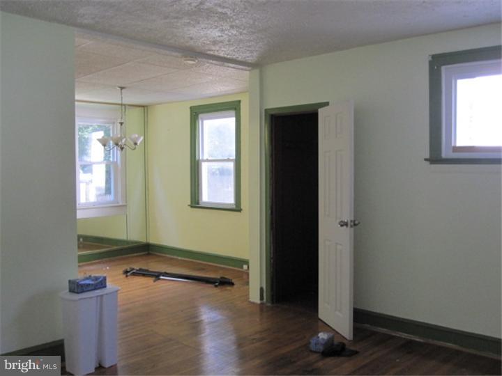 830 Rundale Avenue Lansdowne, PA 19050 - Photo 5 of 15 Living Room