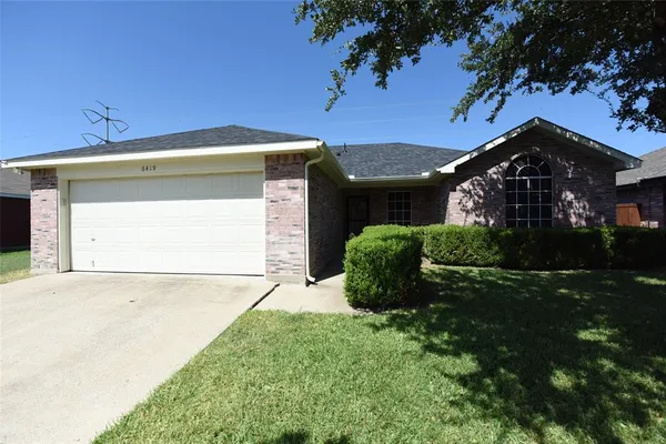 $2,100 | 6419 Brookhaven Trail, Arlington, TX 76001