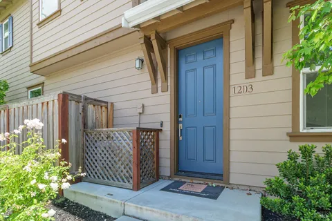 $865,000 | 1201 Del Rancho Way, Petaluma, CA 94954