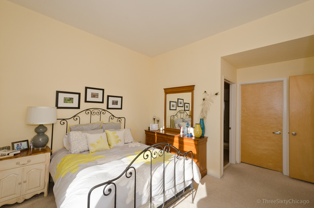 1201 West Adams Street, Unit 905 Chicago, IL 60607 - Photo 12 of 19 a bedroom with a bed and a table