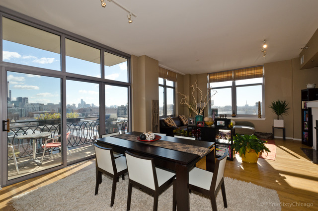 1201 West Adams Street, Unit 905 Chicago, IL 60607 - Photo 5 of 19 a living room with furniture and a large window